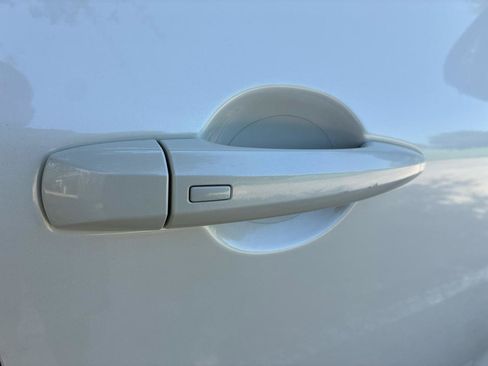 Used 2023 Nissan Rogue Platinum FWD image 18
