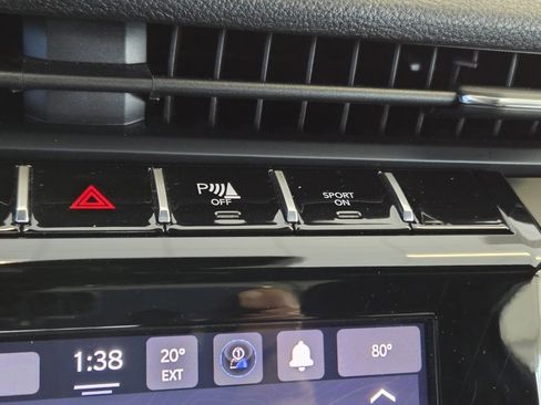 Used 2025 Jeep Grand Cherokee Laredo X image 42