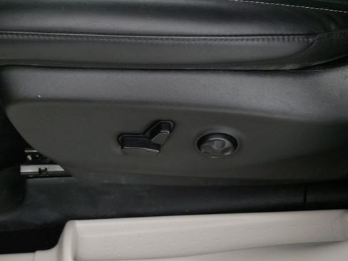 Used 2024 Chrysler Pacifica Touring-L image 20