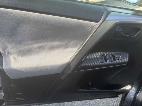 Used 2014 Toyota RAV4 LE image 5
