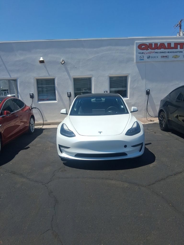 Used 2023 Tesla Model 3 Standard Range RWD image 1