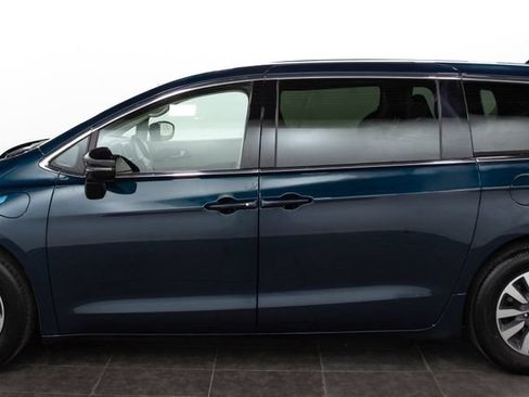 Used 2024 Chrysler Pacifica Limited FWD image 5