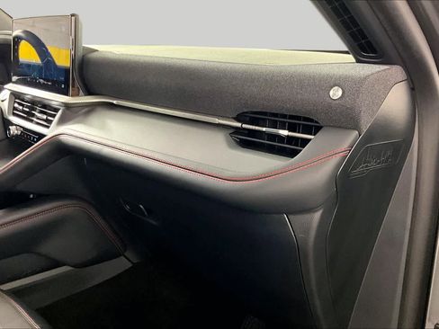 Used 2025 Ford Explorer ST-Line RWD image 17