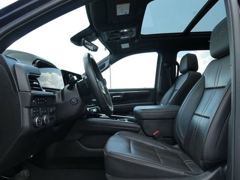 Certified 2025 Chevrolet Suburban High Country AWD/4WD image 25