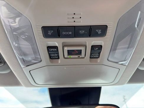 Used 2025 Toyota RAV4 XLE AWD/4WD image 28