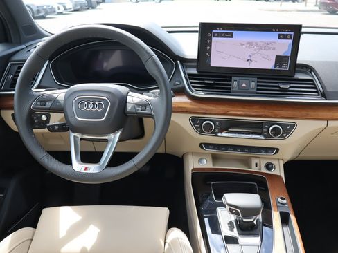 Used 2024 Audi Q5 e Prestige w/ Prestige Package AWD/4WD image 12