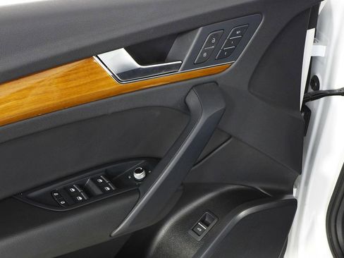 Used 2023 Audi Q5 2.0T Premium w/ Convenience Package image 12