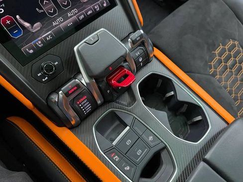 Used 2022 Lamborghini Urus AWD/4WD image 26