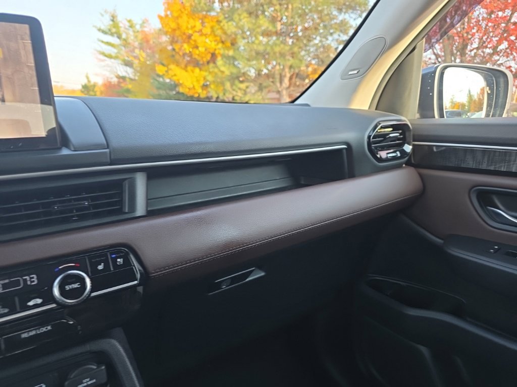 Used 2025 Honda Pilot Elite image 23