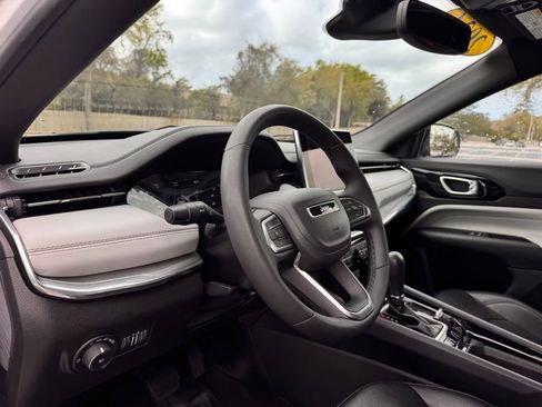 Used 2024 Jeep Compass Limited image 36