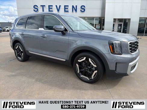 Used 2025 Kia Telluride S AWD/4WD image 2