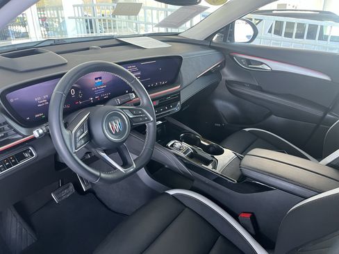 Used 2025 Buick Envision Sport Touring image 7