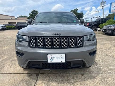 Used 2019 Jeep Grand Cherokee Altitude AWD/4WD image 2