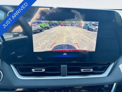 New 2026 Chevrolet Equinox LT w/ Convenience Package II FWD image 17