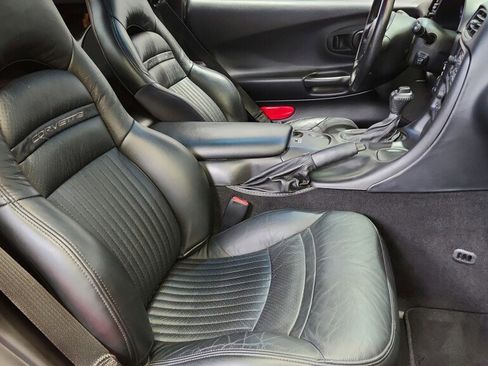 Used 2002 Chevrolet Corvette Coupe w/ Preferred Equipment Group2 image 19