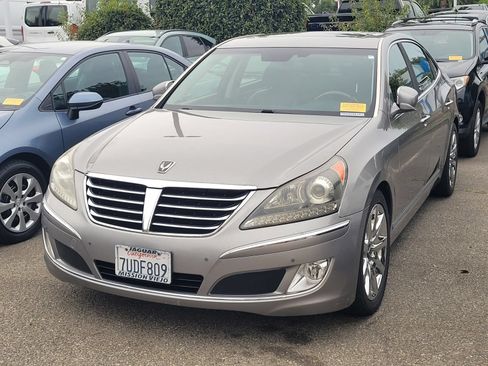 Used 2013 Hyundai Equus Signature RWD image 3