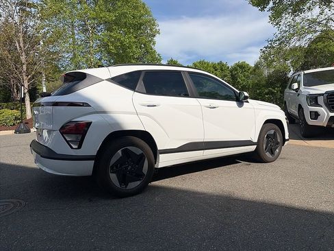 Used 2024 Hyundai Kona SEL image 3