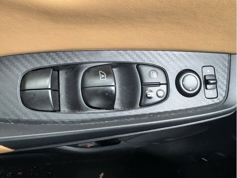 Used 2023 Nissan Sentra SV w/ SV Premium Package image 12