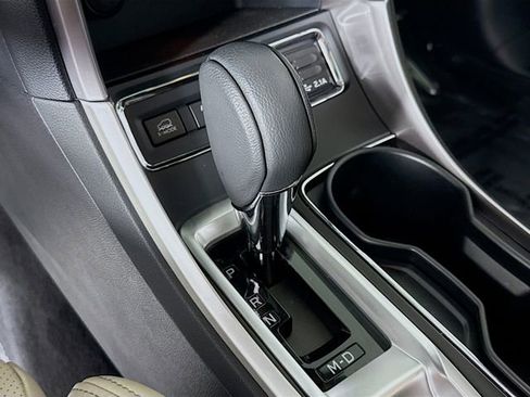 Used 2022 Subaru Ascent Limited w/ Technology Package image 17