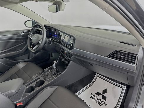 Used 2024 Volkswagen Jetta SE image 28