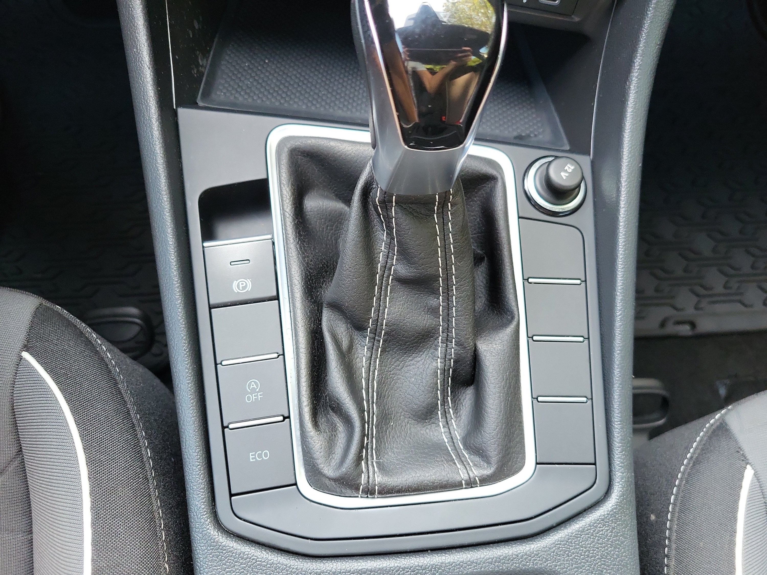 Used 2025 Volkswagen Jetta Sport FWD image 32