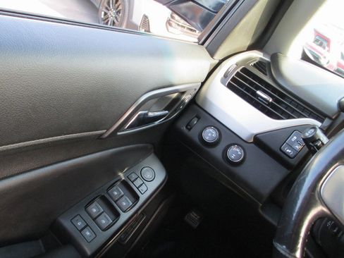 Used 2018 GMC Yukon XL SLT w/ Premium Edition image 29