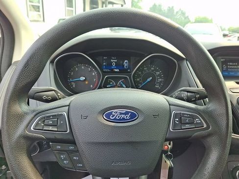 Used 2017 Ford Focus SE FWD image 19