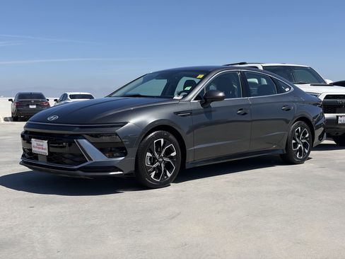 Used 2025 Hyundai Sonata SEL FWD image 6