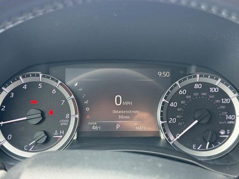 Used 2023 Toyota Highlander LE FWD image 23