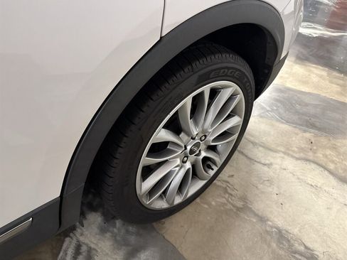 Used 2018 Lincoln MKC Reserve FWD image 11