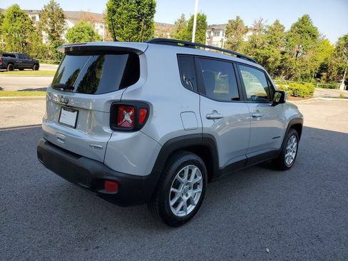 Used 2021 Jeep Renegade Latitude FWD image 4