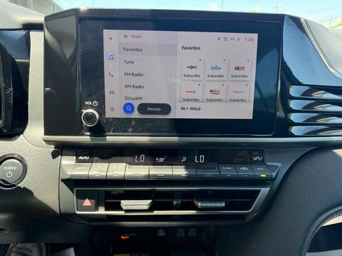 Used 2025 Toyota Camry LE FWD image 12