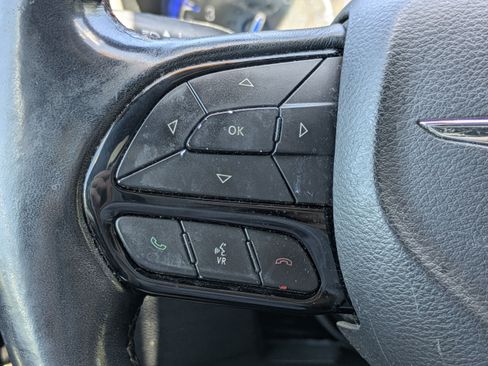 Used 2020 Chrysler Pacifica Touring-L FWD image 21