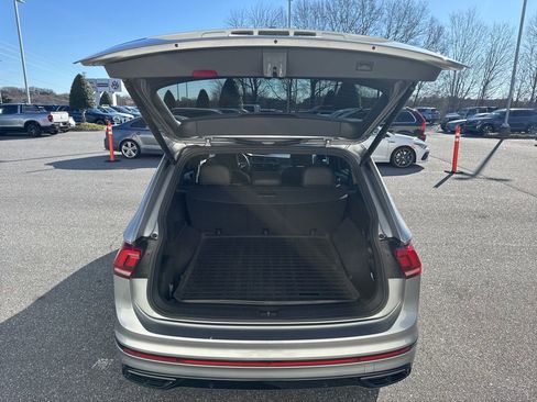 Certified 2024 Volkswagen Tiguan SE R-Line image 10