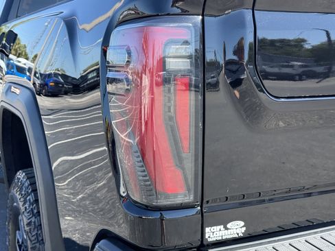 Used 2024 GMC Sierra 2500 AT4X AWD/4WD image 7