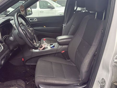 Used 2021 Jeep Grand Cherokee Laredo AWD/4WD image 12
