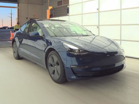 Used 2023 Tesla Model 3 Standard Range image 5