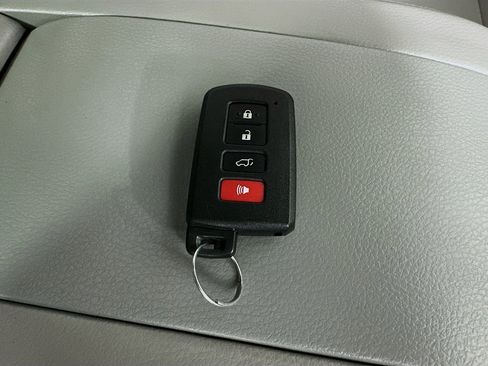 Used 2017 Toyota Highlander XLE image 43