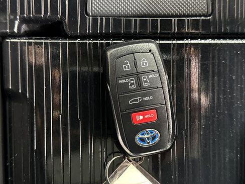 Certified 2025 Toyota Sienna XLE Woodland Edition AWD/4WD image 42