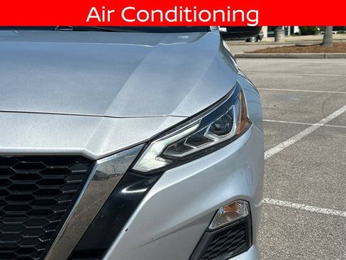 Used 2019 Nissan Altima 2.5 SR FWD image 12