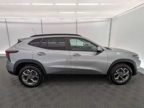 New 2026 Chevrolet Trax LT w/ Driver Confidence Package FWD image 7