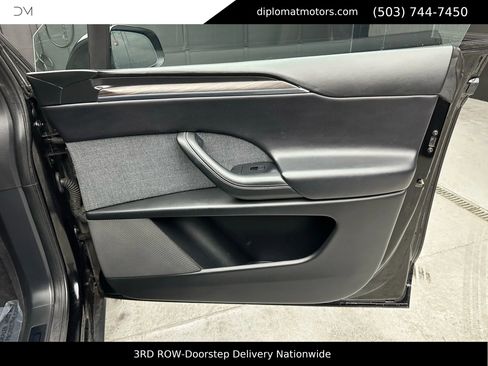 Used 2022 Tesla Model X image 23