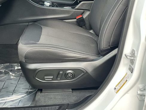 Used 2025 Jeep Grand Cherokee Laredo w/ Luxury Tech Group I RWD image 28