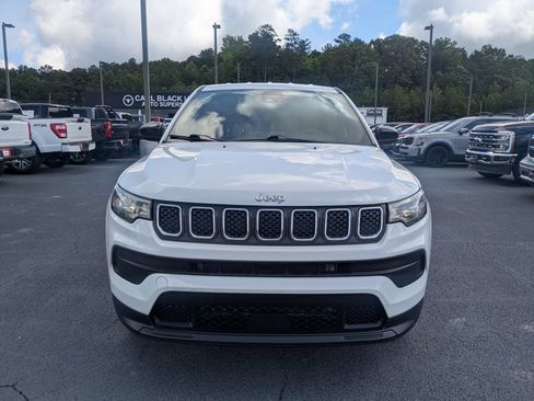 Used 2023 Jeep Compass Sport AWD/4WD image 2
