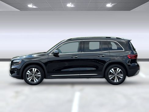 Used 2025 Mercedes-Benz GLB 250 image 2