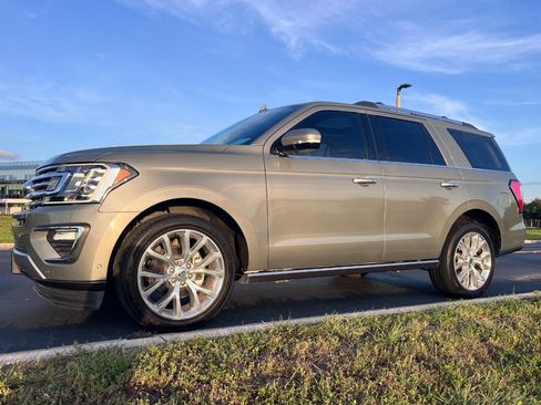 Used 2019 Ford Expedition Limited w/ Equipment Group 302A RWD image 3