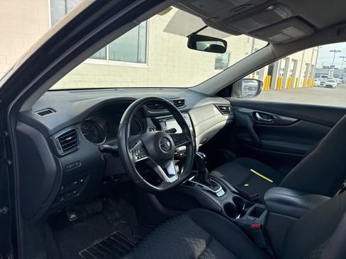 Used 2018 Nissan Rogue SV image 9