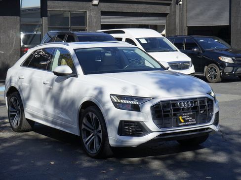 Used 2019 Audi Q8 Prestige w/ Luxury Package image 6