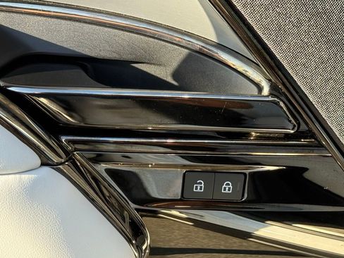 Used 2024 Land Rover Range Rover Sport SE image 20