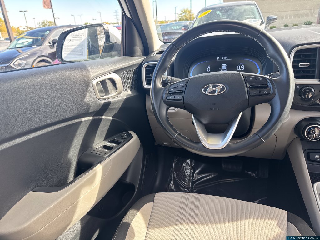 Certified 2025 Hyundai Venue SEL FWD image 50